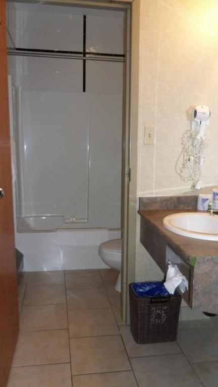 Lakeview Inns & Suites - Hinton Room photo